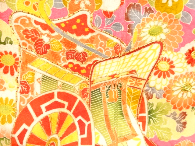 アンティーク 紋錦紗花に御所車模様刺繍着物